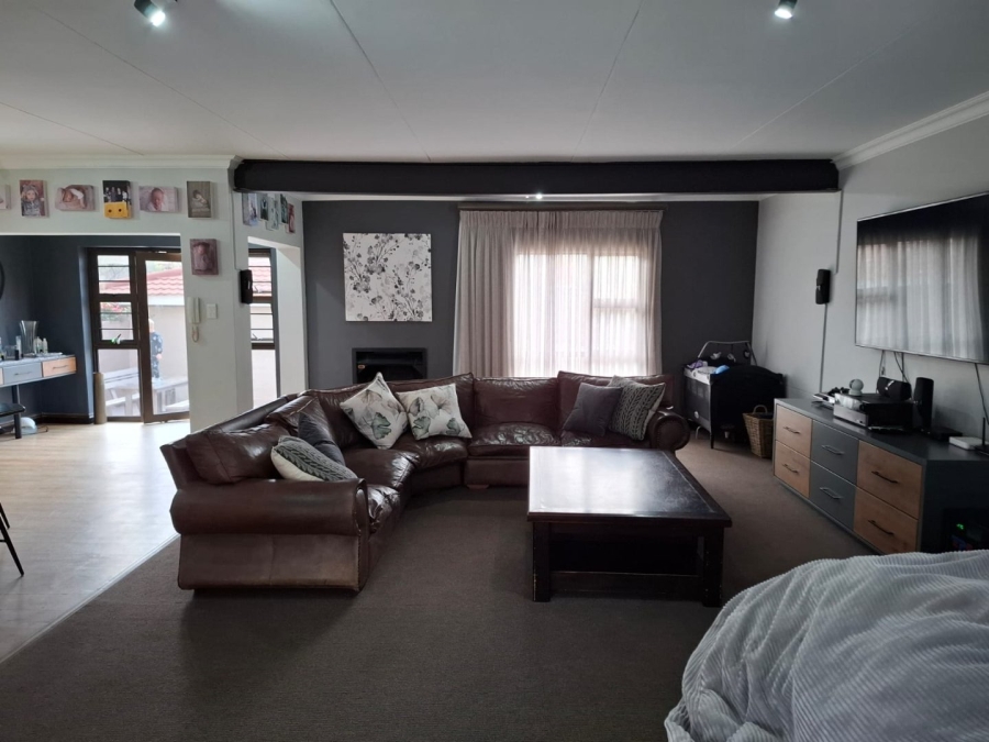 3 Bedroom Property for Sale in Heuwelsig Free State